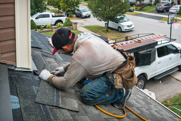 Professional Roofing technician working in Lind, WA